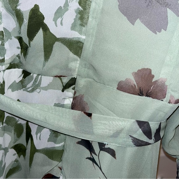 Faux wrap ruffle dress - Picture 6 of 6